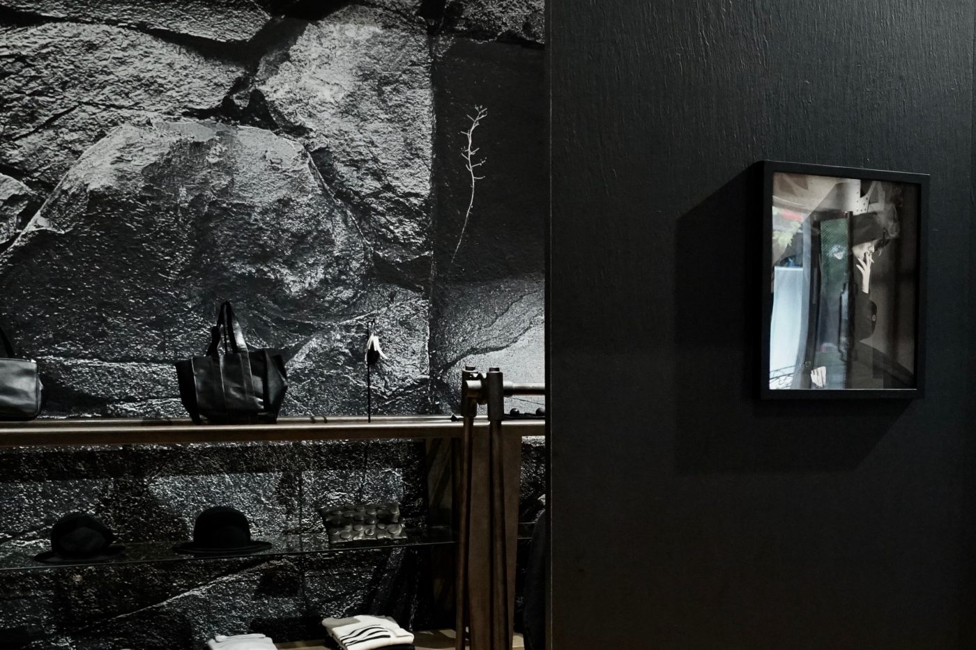 ヨウジヤマモトさん写真集に伊達冠石が採用されました 大蔵山スタジオの石塔